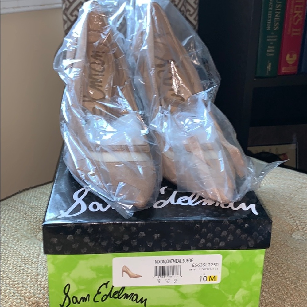 Sam Edelman Oatmeal Suede pump w/ strap